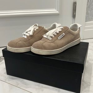 Chanel low top sneakers tan